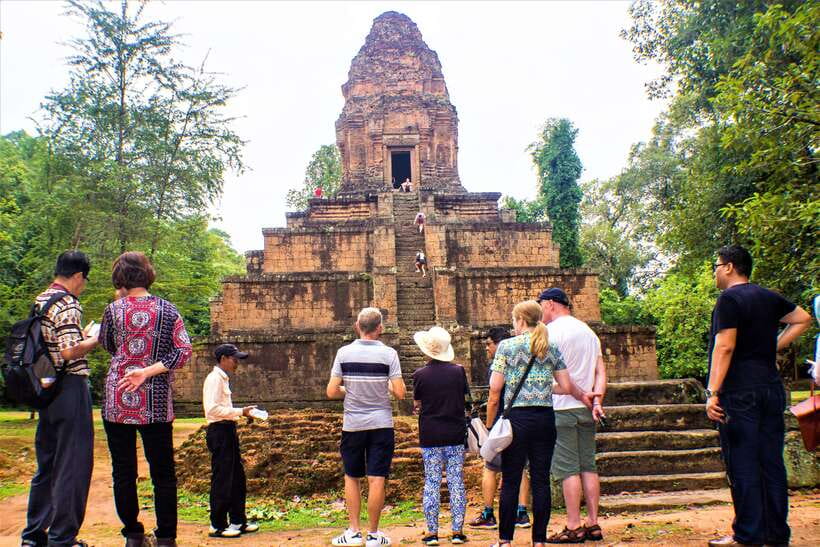 Siem Reap: Banteay Srei and Grand Circuit Heritage Tour - Heat, clothing, and walking effort