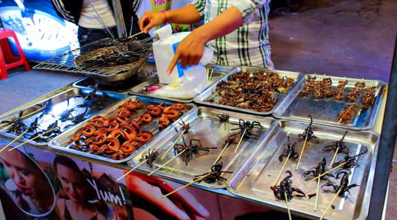Siem Reap: Cambodia local street foods and local guide - Route 60 after dark