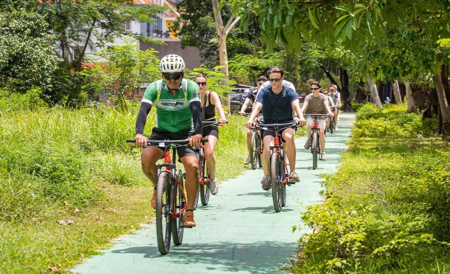 Siem Reap City Haft Day Bike Tour - Why a bicycle is a smart way to meet Siem Reap