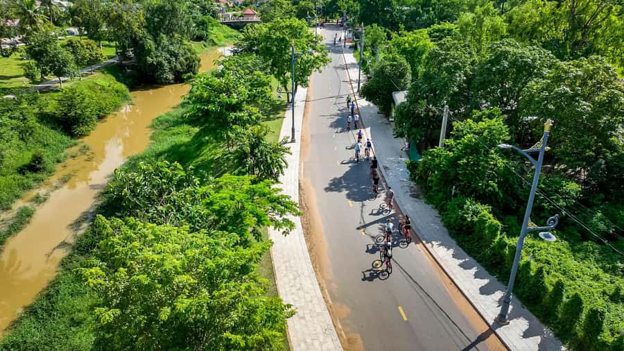 Siem Reap City Haft Day Bike Tour - A calm art stop at Theam’s Gallery