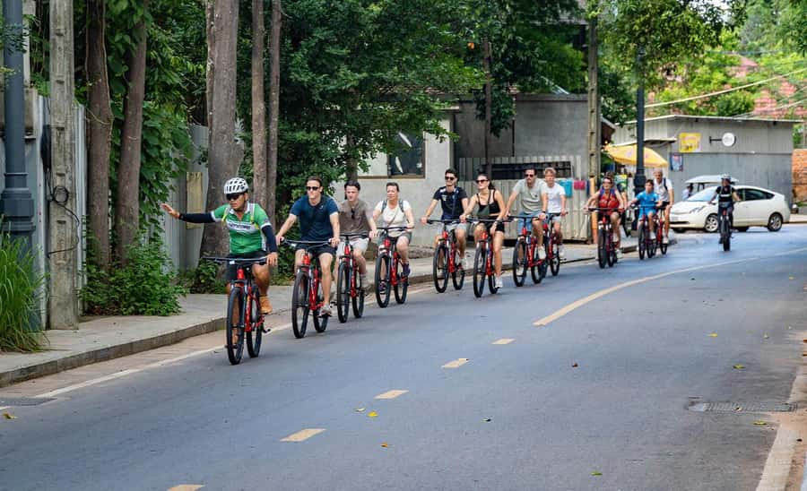 Siem Reap City Haft Day Bike Tour - From Pub Street lane to Phsar Chas