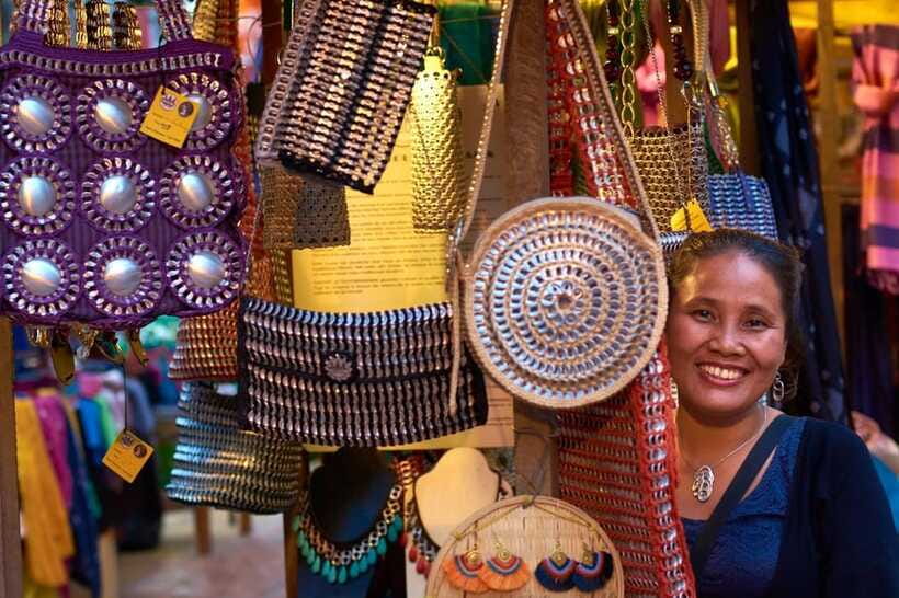 Siem Reap: City Walking Tour - Psar Chas, where the town shops and eats