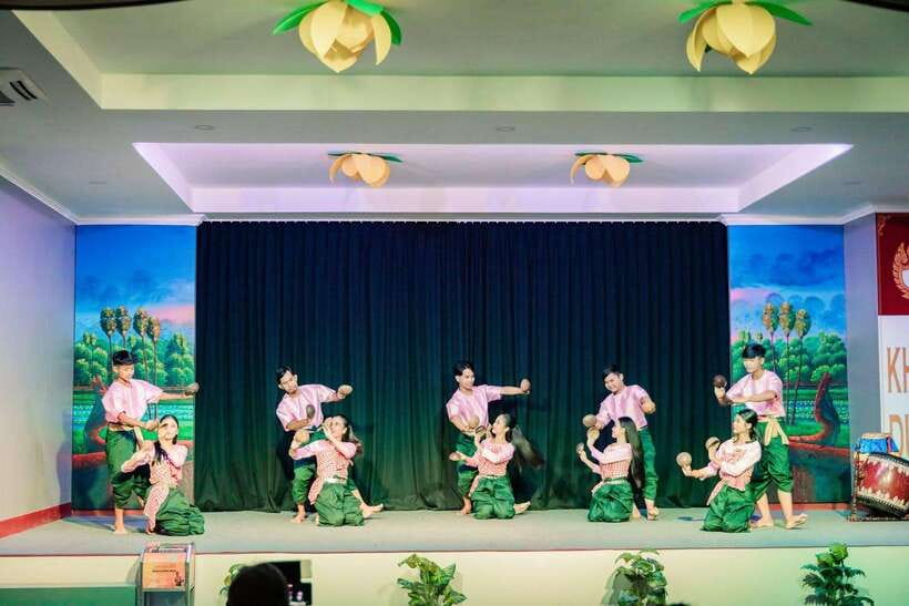 Siem Reap: Dinner and Traditional Show with Hotel Transfer - A Cambodian evening that is easy to arrange