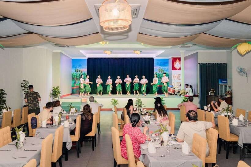 Siem Reap: Dinner and Traditional Show with Hotel Transfer - Who should book this dinner show?