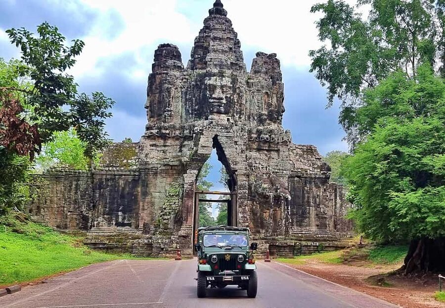 Siem Reap - Discover Angkor Wat by Jeep - Angkor Thom and Bayon: stone faces and royal scale