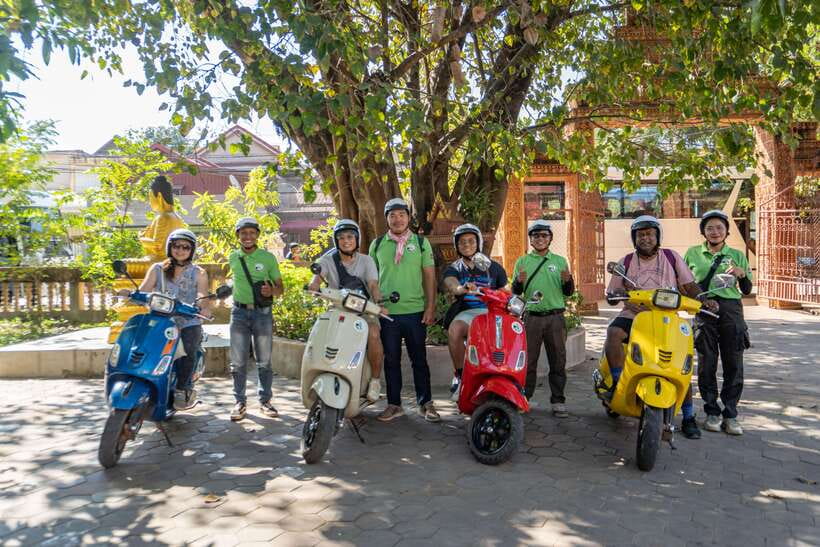Siem Reap Evening Food Tour - On Promotion Price limit Offer - Traditional Banh Chok near the Siem Reap River