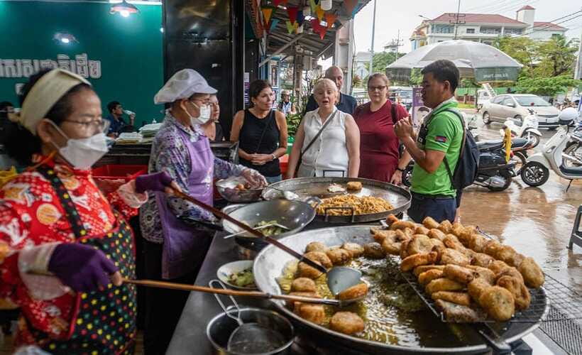 Siem Reap: Evening Foodie Vespa Tour / Tuk Tuk Available - What the five-hour schedule feels like
