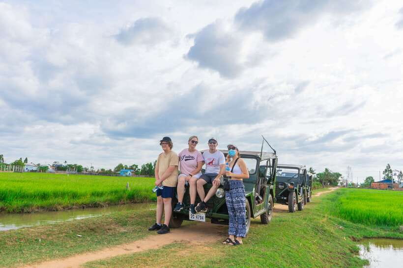 Siem Reap Floating Village Sunset Jeep Tour or SUV Car - From Siem Reap streets to rice paddies