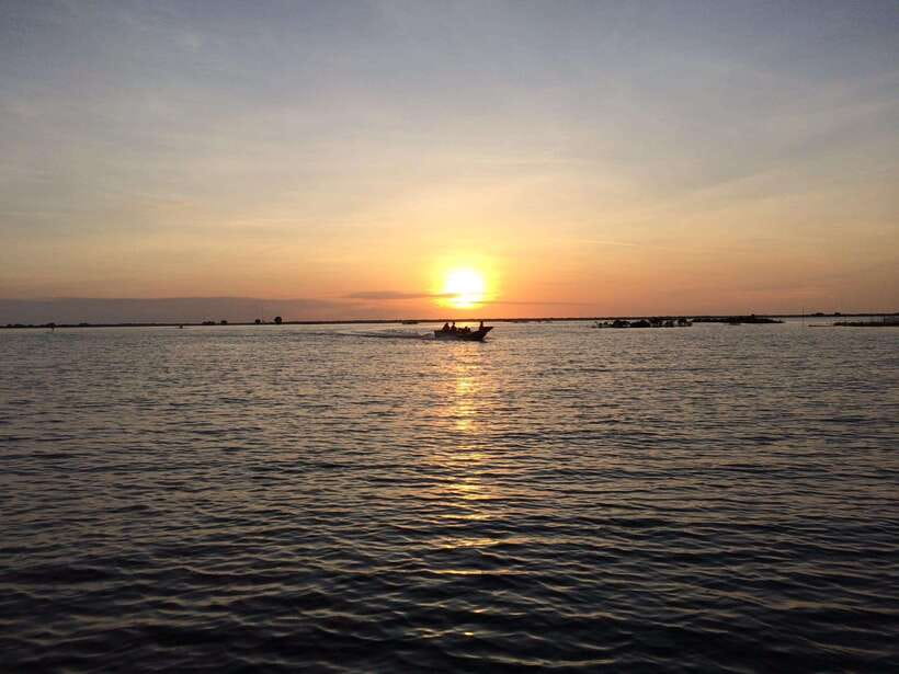 Siem Reap Floating Village Tour, Kompong Phluk Tour - Entering Kampong Phluk by boat