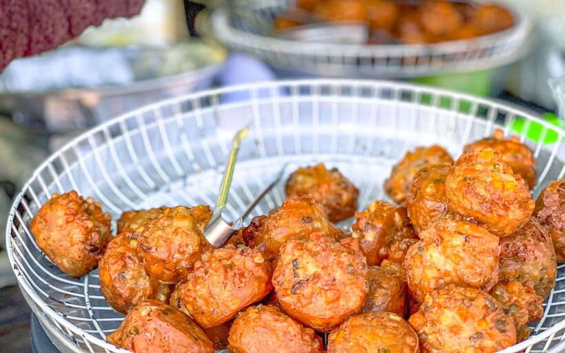 Siem Reap: FREE Market & Local Temple Tour - The Cambodian snack included with the walk