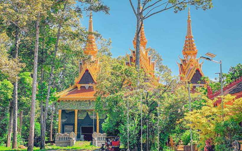 Siem Reap: FREE Market & Local Temple Tour - What the guide adds to a short tour