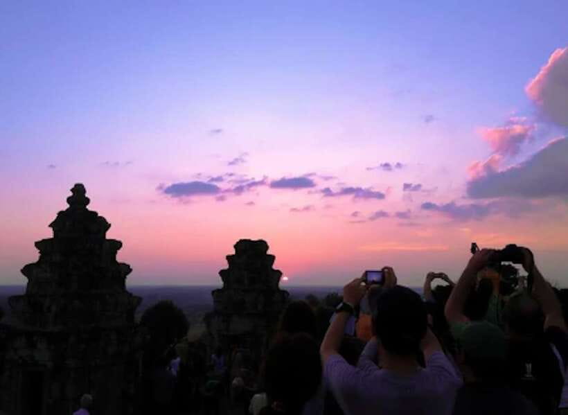Siem Reap: Full-Day Angkor Wat Guided Tour with Sunset - Angkor Thom and Bayon’s many faces