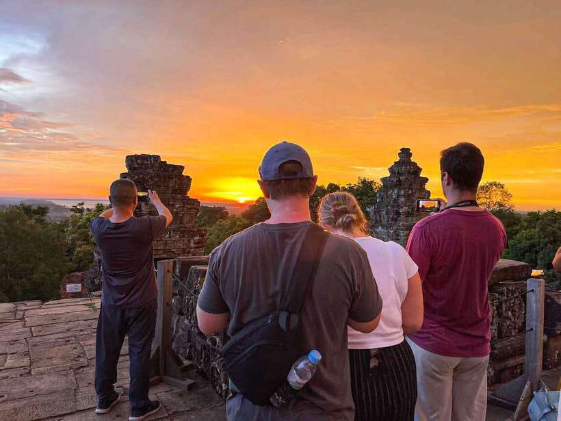 Siem Reap: Full Day Angkor Wat Temple Experience with Sunset - Lunch, Srah Srang, and a taste of village life