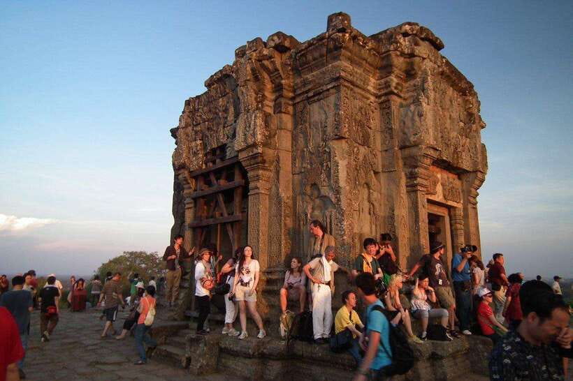 Siem Reap: Full Day Angkor Wat Temple Tour with Sunset - Angkor Wat, the day’s grand opening