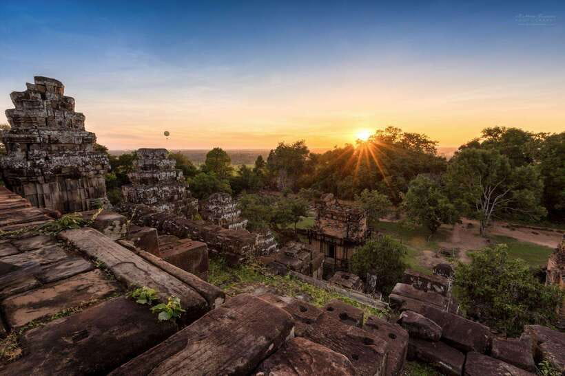 Siem Reap: Full Day Angkor Wat Temple Tour with Sunset - Angkor Thom and the southern gate