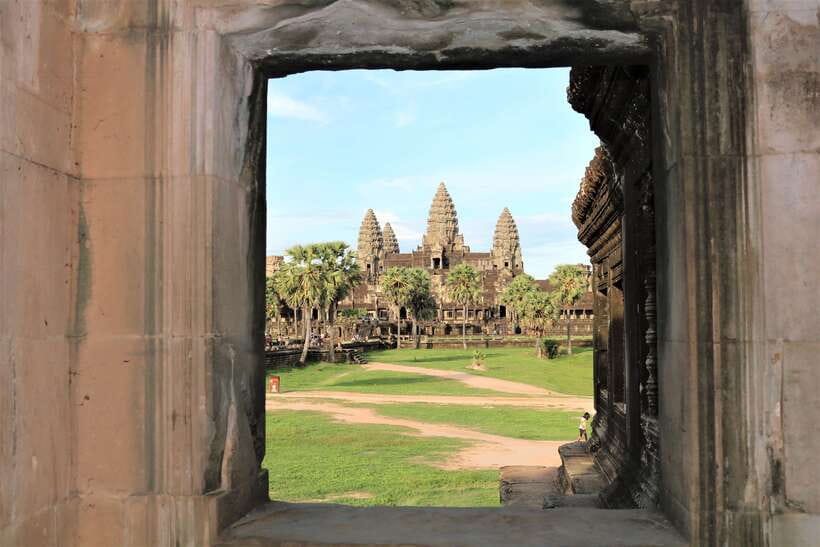 Siem Reap: Full-Day Temples w/ Private Transport - Angkor Wat: scale before detail