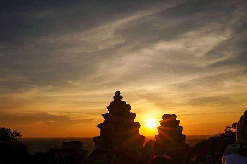 Siem Reap: Grand circle tour Sun set on bakeang hill & Guide - Pre Rup, where brick towers reach upward