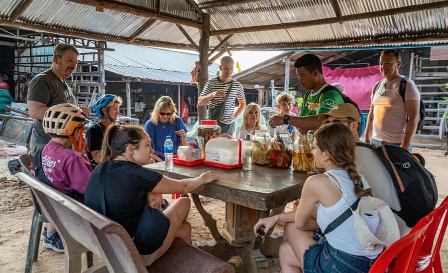 Siem Reap: Guided Countryside Bike Tour - Mushroom farms and small-scale production