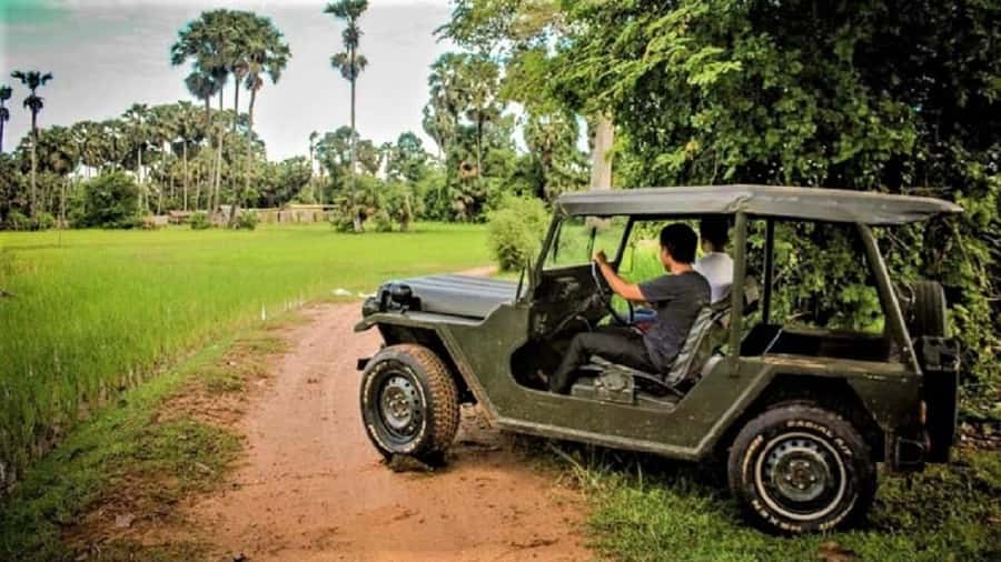 Siem Reap: Guided Countryside Sunset Tour by Jeep - The pagoda and local market stops