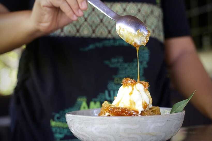 Siem Reap: Half-Day Cambodian Cooking Class - Finishing with bananas in palm sugar