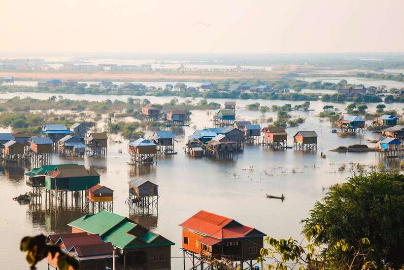 Siem Reap: Half-Day Kampong Phluk with Sunset, Boat & Guide - Why Kampong Phluk feels different from a standard lake cruise