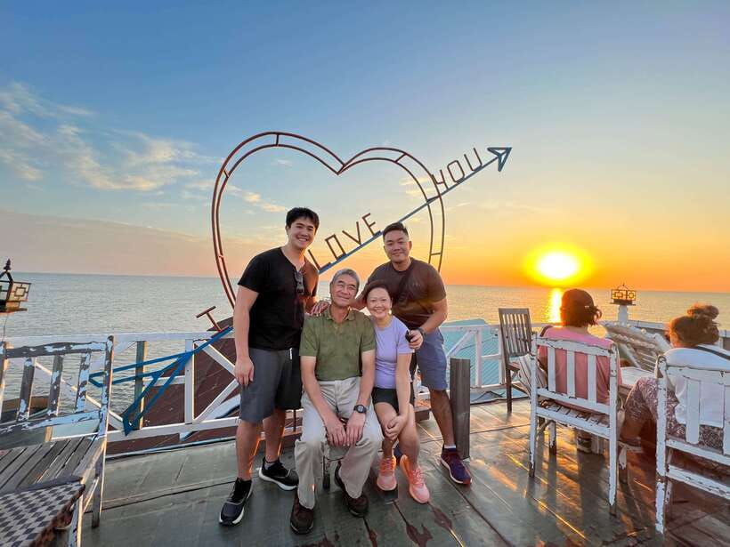 Siem Reap: Kampong Phluk and Tonle Sap Sunset Boat Cruise - How the guides and transport shape the experience