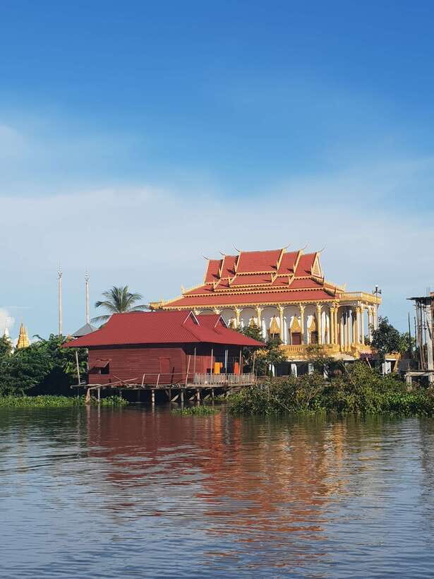 Siem Reap: Kompong Khleang Floating Village Guided Tour - Why Kompong Khleang feels different from a quick lake outing