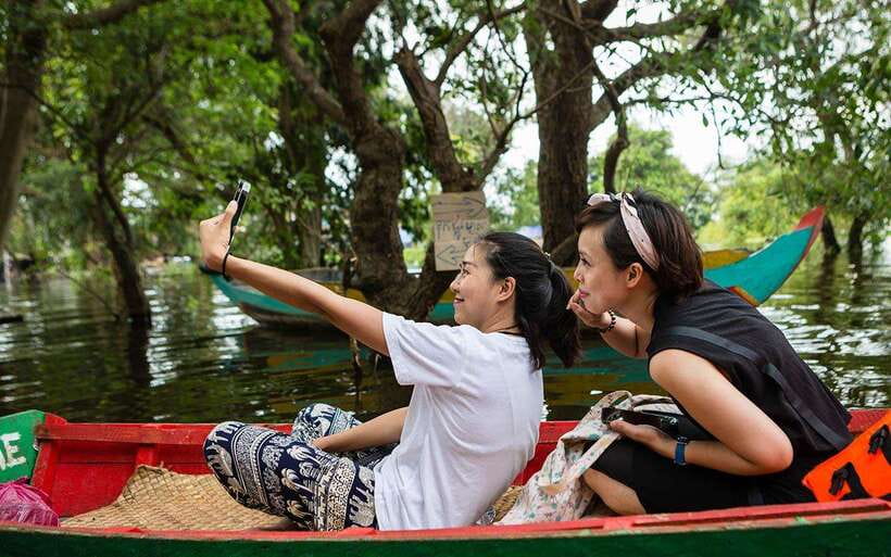 Siem Reap: Kompong Phluk Floating Village Half-Day Tour - Reaching the stilted village by motorboat