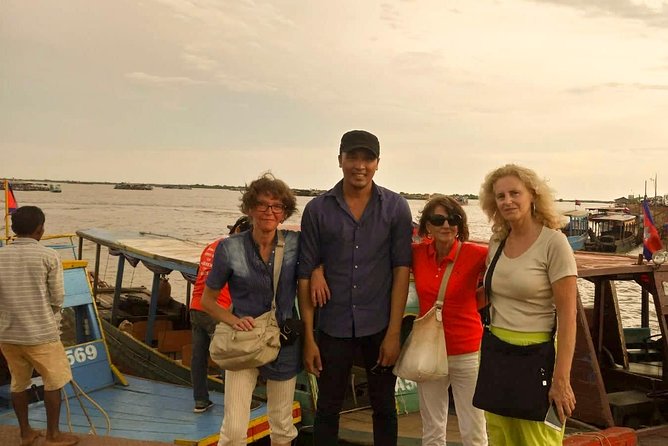 Siem Reap: Kompong Pluk Tonle Sap , Floating Village Tour Cruise - Rolous Market shows everyday commerce