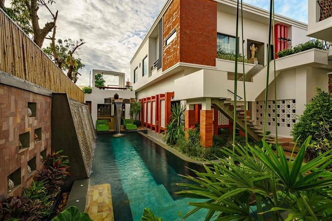 Siem Reap Luxurious Khmer Spa & Massages (Reservation ONLY) - Entering the garden spa