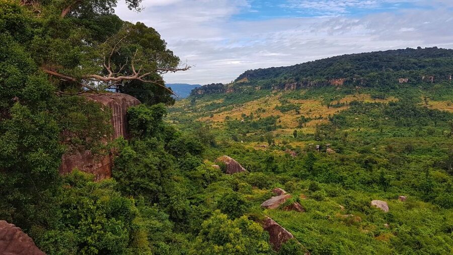 Siem Reap: Magical Kulen Mountain by Cambodiajeep - The cliff viewpoint and the long ride home