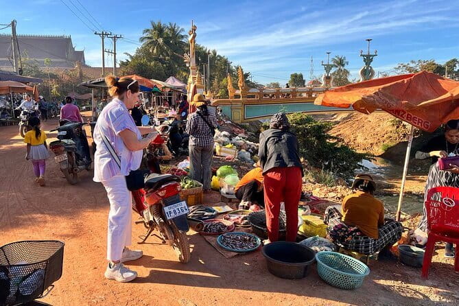 Siem Reap: Morning Bike Tours with Local Market & Lunch - A market morning in southern Siem Reap