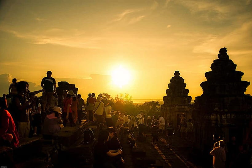 Siem Reap: Private Angkor Wat & Bakheng Mountain Sunset Tour - Angkor Wat with four hours to work with