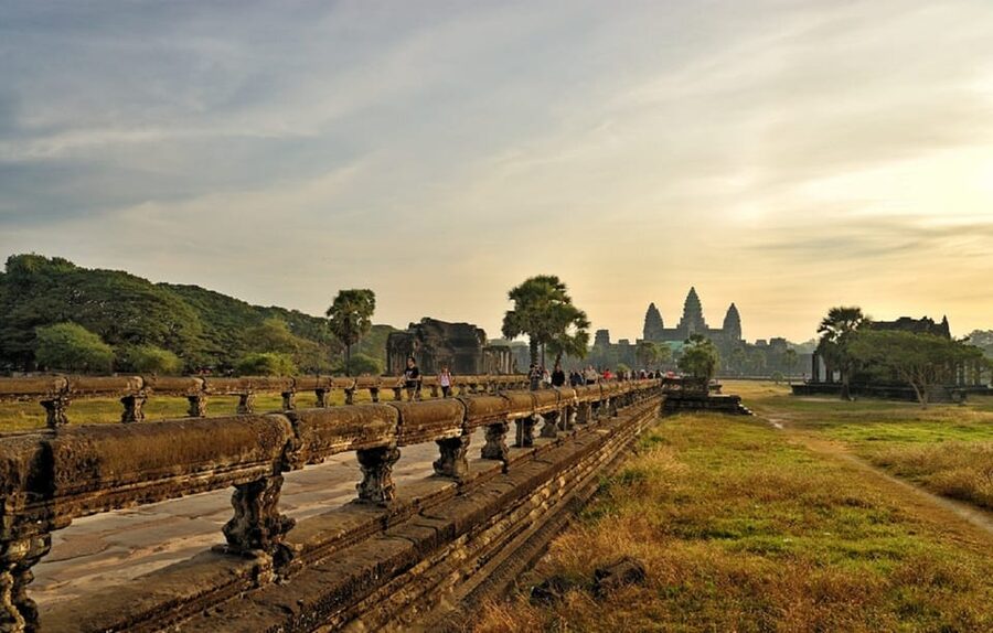 Siem Reap: Private Angkor Wat & Bakheng Mountain Sunset Tour - A private vehicle makes the short schedule easier