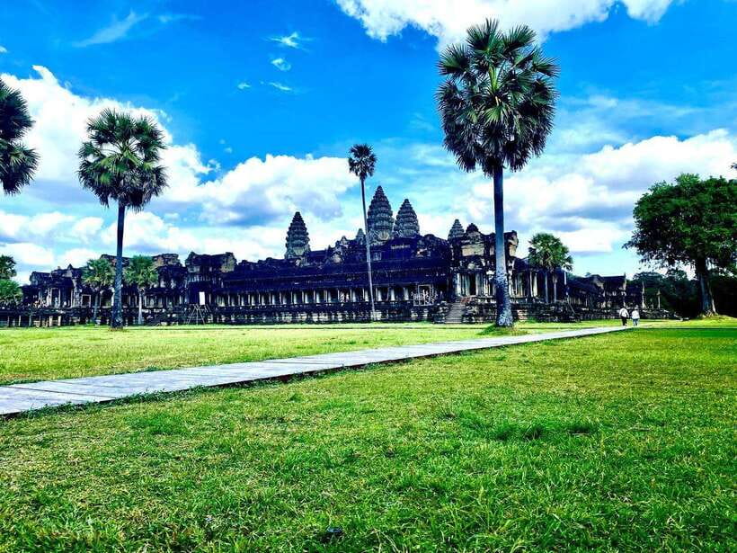 Siem Reap: Private Angkor Wat & Bakheng Mountain Sunset Tour - The $37 pass changes the real price