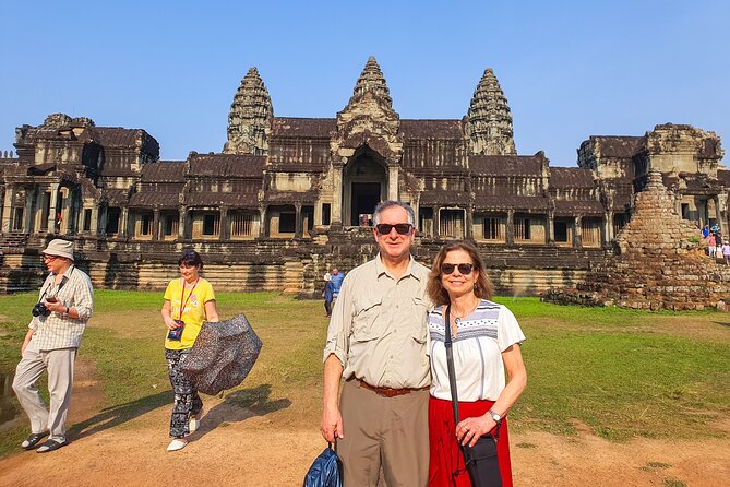 Siem Reap: Private Angkor Wat Sunrise & Tour Around Angkor Park - Breakfast beside Srah Srang is a welcome pause