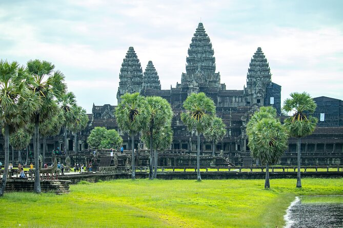Siem Reap: Private Angkor Wat Sunrise & Tour Around Angkor Park - Bayon’s stone faces reward a slower look