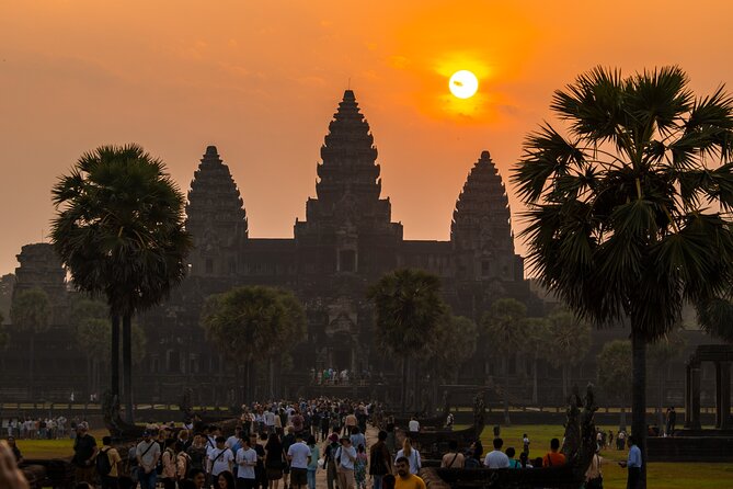 Siem Reap: Private Angkor Wat Sunrise & Tour Around Angkor Park - The private vehicle and guide are the real value