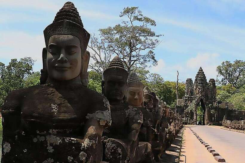 Siem Reap : Private Tuk-Tuk Tour of the Magnificent Temples. - The Terrace of the Elephants and royal ceremony