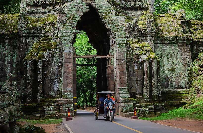 Siem Reap : Private Tuk-Tuk Tour of the Magnificent Temples. - Ta Prohm, the temple made famous by film