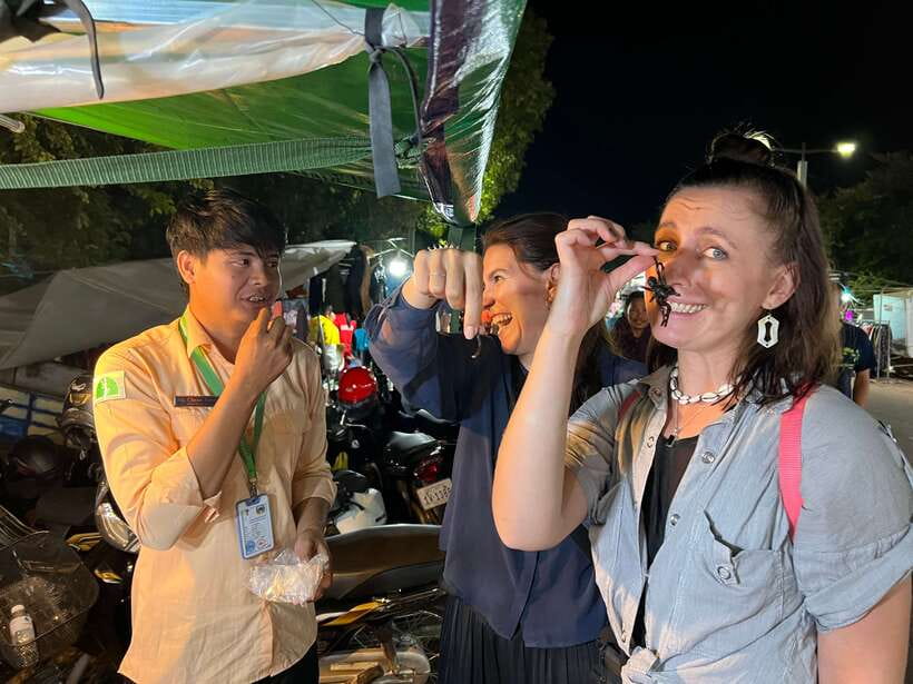 Siem Reap: Small Group Street Food Tour with Tuk-Tuk Ride - What the guide adds to the meal
