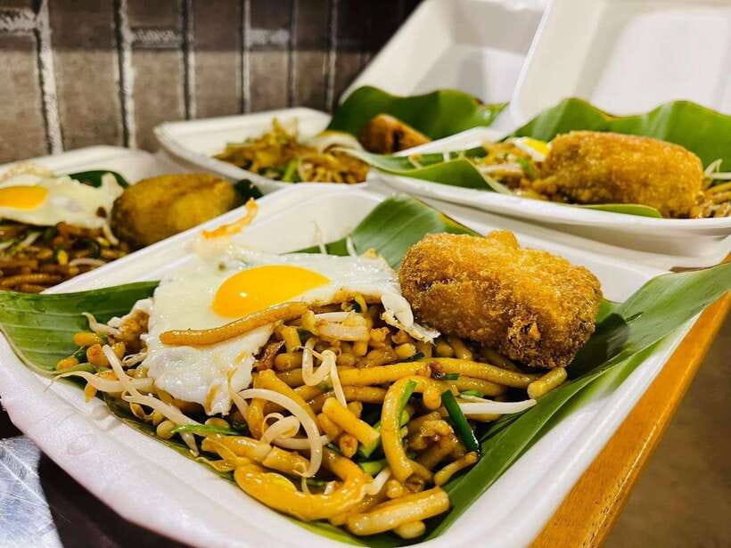 Siem Reap: Small Group Street Food Tour with Tuk-Tuk Ride - Why the tuk-tuk ride is part of the experience