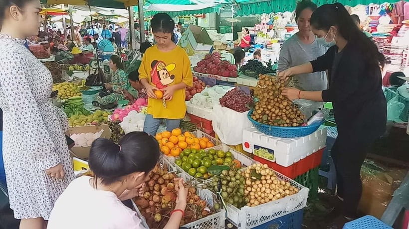 Siem Reap Street Foods Tour by Tuk Tuk with Personal Guide - Phsar Leu Thom Tmey and the evening food route