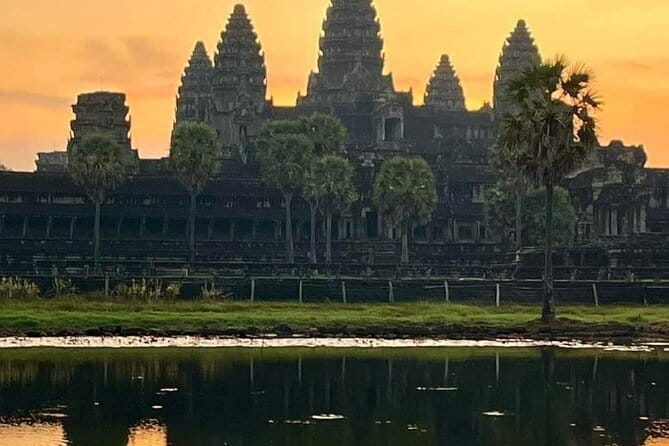 Siem Reap Temple Tuktuk Tour: Explore Angkor Wat and beyond. - Key points at a glance
