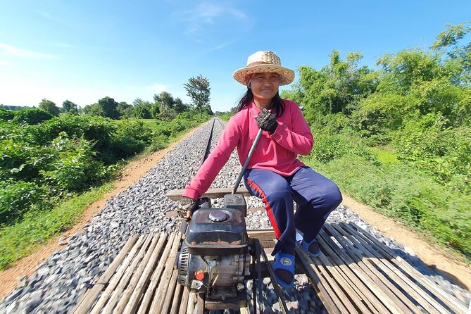 Siem Reap to Battambang Private Guided Tour (Day Trip) - Rice paddies and village life between cities