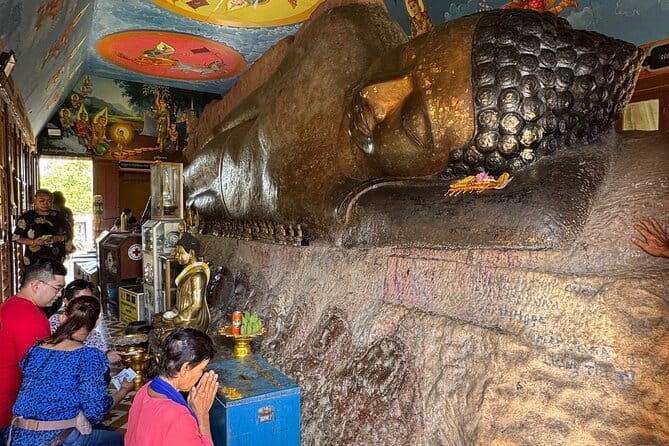 Siem Reap to Phnom Kulen: Waterfalls & 1000 Lingas Tour - Khmer village life on the return journey