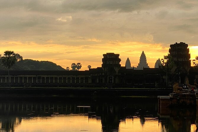 Siem Reap To Phnom Penh Private Transfer Mini-Van-Car - The bathroom and food break