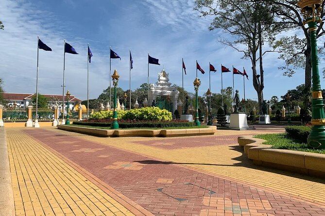 Siem Reap Walking Tour: Landmarks & Hidden Gems - Who should book this Siem Reap walk?