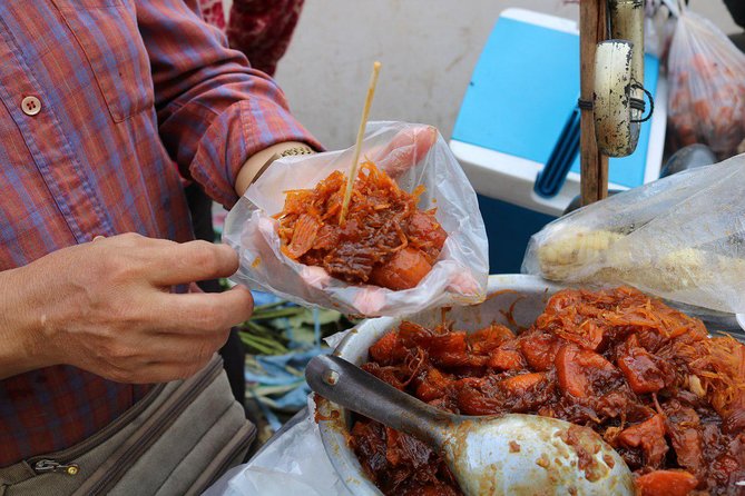 Street Food Tasting Tour including Dinner - Why this evening food tour is different