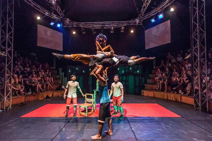 Street Food Tour and Phare Circus with Tuk-Tuk Transfers - Why this evening works well in Siem Reap